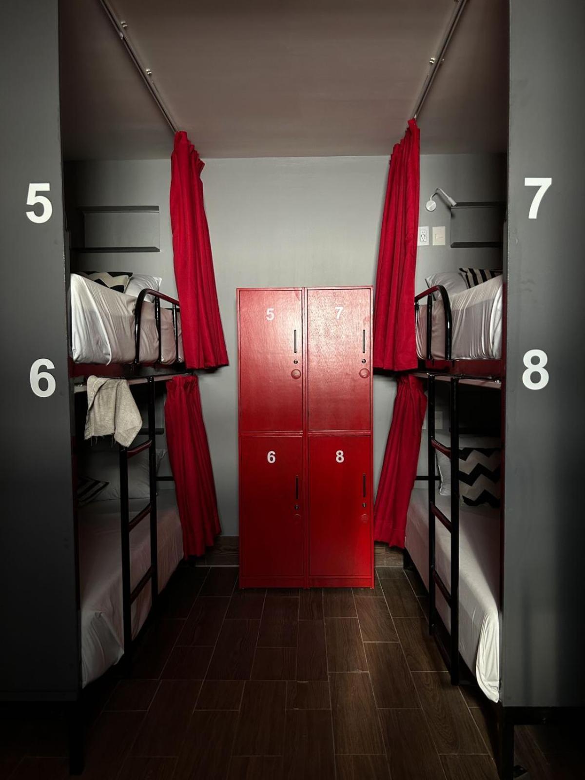 Spartacus Hostel Boutique For Men بويرتو فالارتا المظهر الخارجي الصورة