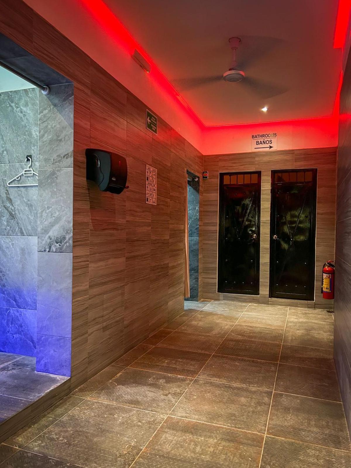 Spartacus Hostel Boutique For Men بويرتو فالارتا المظهر الخارجي الصورة