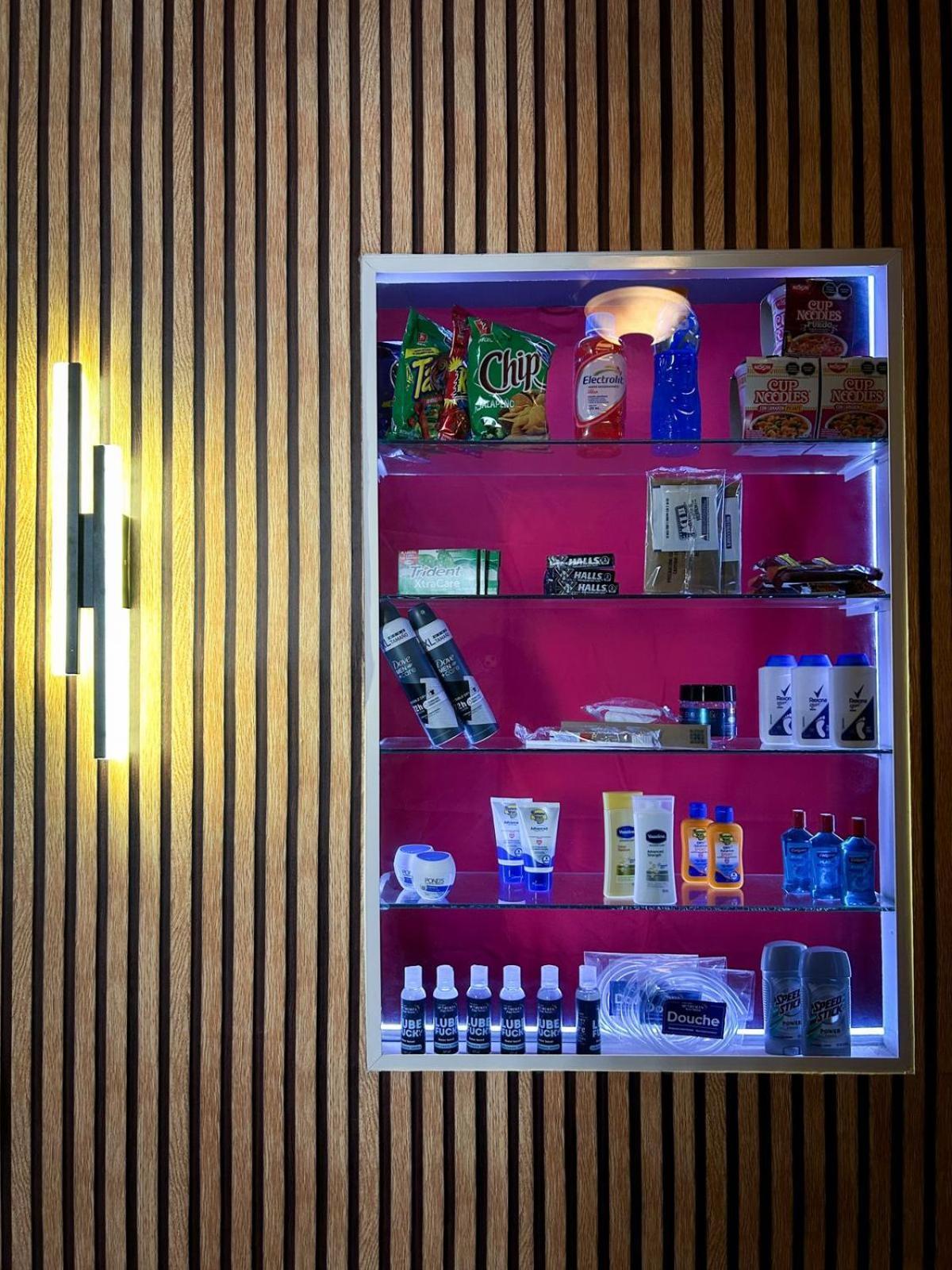 Spartacus Hostel Boutique For Men بويرتو فالارتا المظهر الخارجي الصورة