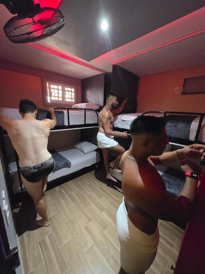 Spartacus Hostel Boutique For Men بويرتو فالارتا المظهر الخارجي الصورة